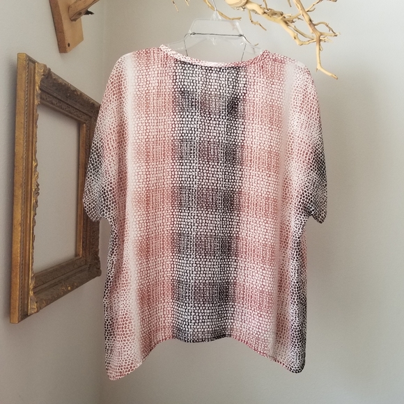 Cabi Abstract Dolman Top - Picture 2 of 5